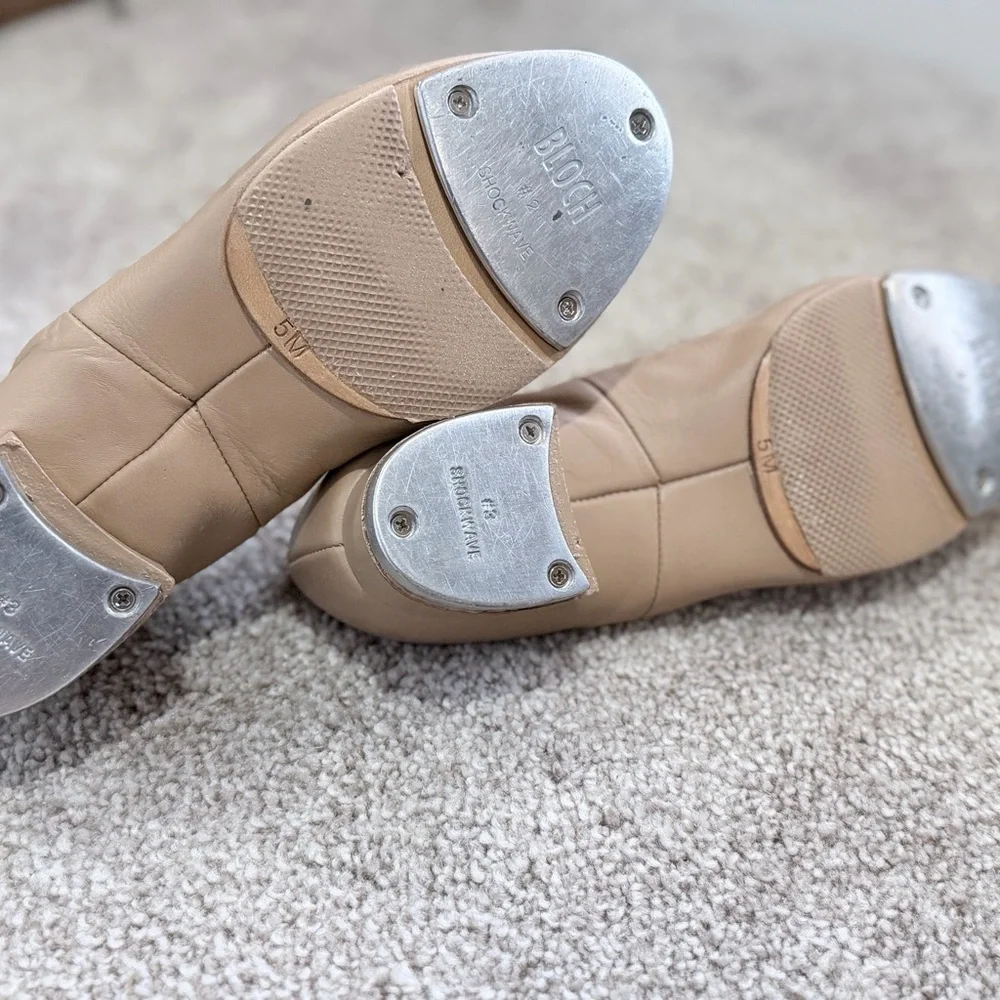 Bloch tap Shoes in Beige